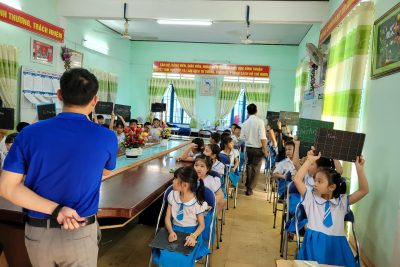 Lập thành tích chào mừng 79 năm ngày QĐND Việt Nam và 34 năm ngày QP Toàn dân 22/12 Liên Đội Trường TH xã Bình Thuận tổ chức cho học sinh K2,3 thi “Rung chuông vàng”vào chiều ngày 18/12/2023